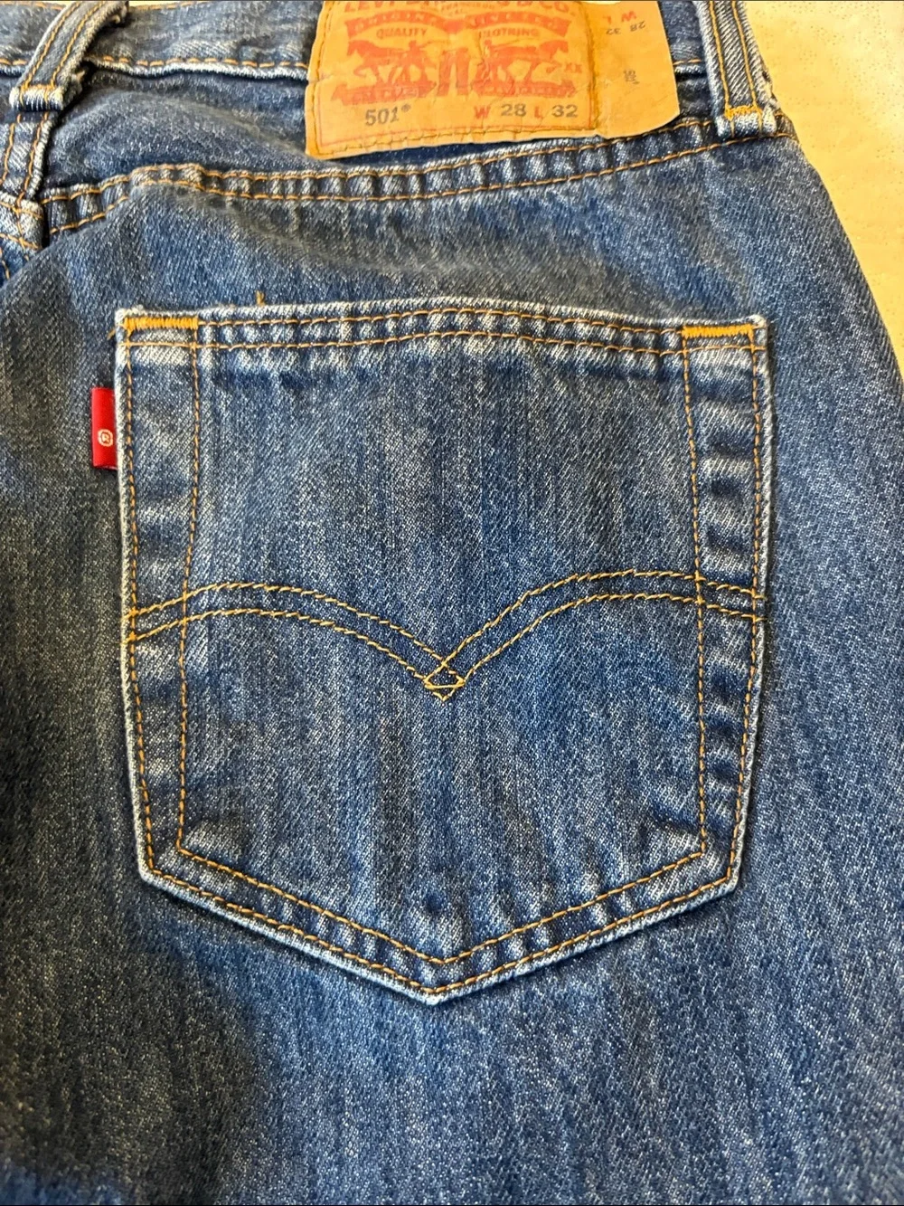 Classic 501 Levi's Men's Straight Jeans - Deep Blue Denim 100% Cotton    28X32